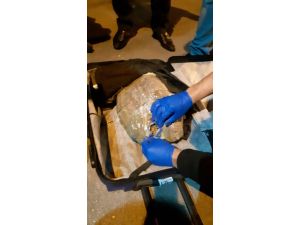 Kadın Yolcunun Valizinden 3 Kilo 720 Gram Esrar Çıktı