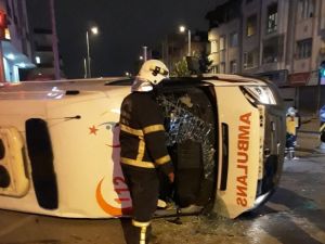 Hasta Almaya Giden Ambulans Kaza Yaptı: 4 Yaralı