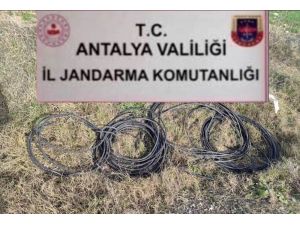 Dinamo ve kablo hırsızları jandarmadan kaçamadı