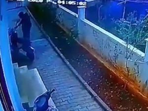 Hırsızın gözüne kestirdiği elektrikli bisikleti çalması güvenlik kamerasında
