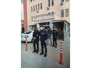 İş Yerinden Asker Şapkası Çalan İki Kişi Tutuklandı