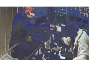 Altını Avucuna Gizleyip Çaldı