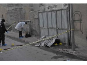Eski Eşini Öldürüp Kendini Vuran Şahıs Hastanede Öldü