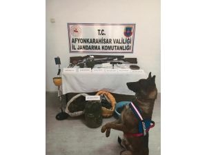 Uyuşturucu Baskını Yapılan Evden Tarihi Eser De Çıktı