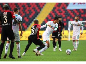 Süper Lig: Gaziantep Fk: 2 - Aytemiz Alanyaspor: 1 (İlk Yarı)