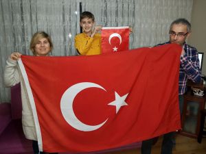 Afrin Harekatına Türk Bayraklı Destek Çığ Gibi Büyüyor