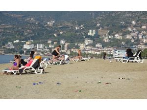 Alanya’da tarihi sessizlikte sahiller turistlere kaldı