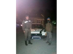 Far Avı Yaptılar, Otomobillerinden Oldular