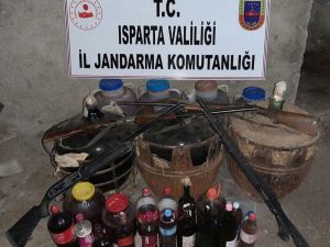 Isparta’da Piyasaya Sürülmek Üzere Olan 372 Litre Sahte İçki Ele Geçirildi