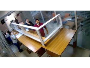 Sahte Kimlik Düzenleyip, Dublör Kullandılar, 1 Milyonluk Dükkanları Üzerlerine Geçirdiler