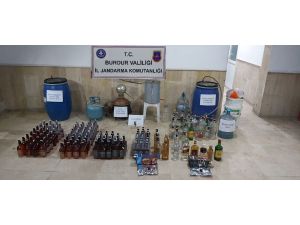 Burdur’da Yılbaşı Öncesi Jandarmadan Kaçak İçki Operasyonu