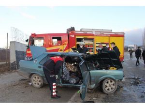 Isparta’da 2 Otomobil Kafa Kafaya Çarpıştı: 1 Ölü, 4 Yaralı