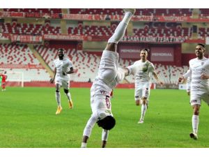 Süper Lig: Ft Antalyaspor: 0 - Atakaş Hatayspor: 5 (İlk Yarı)