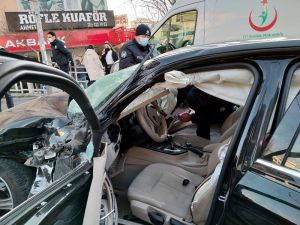Başkent’te Ego Otobüsü İle Otomobil Çarpıştı: 2 Yaralı