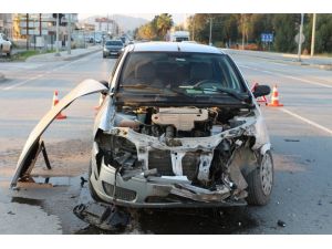 Alkollü sürücü kırmızı ışıkta geçip tankere çarptı