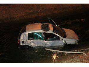 Adana’da Otomobil Sulama Kanalına Düştü: 2 Yaralı