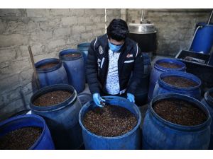 Tarihi Fabrika Deposunda 3 Ton Sahte İçki Ele Geçirildi