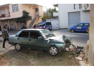 Kontrolden çıkan otomobil duvara çarptı: 1 yaralı