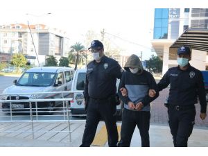 Alanya’da akü hırsızı yakalandı