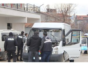 8 Aylık Hamile Kadın Araca Düzenlenen Silahlı Saldırıda Yaralandı