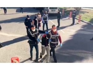 Sevgilisiyle Birlikte Dini Nikahlı Kocasını Öldüren Kadın Yakalandı