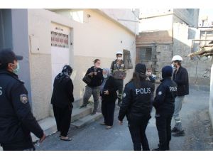 Polis, Yaşlı Kadını Karanlıktan Kurtardı