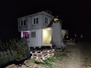 Mersin’de İnşaat Halindeki Binada Yılbaşı Kutlaması Yapan 18 Kişi Yakalandı