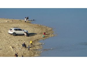 Kozan Barajı’nda Ürküten Kuraklık Manzarası