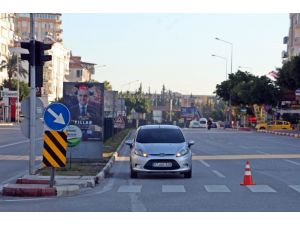 Ters yönde giden sürücü, kırmızı ışıkta beklerken yakalandı