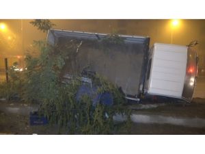 Egzozu Kırılan Kamyonet Sürücüye Kaza Yaptırdı