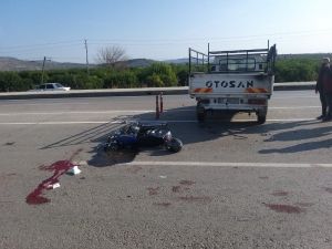 Ticari Araçla Çarpışan Motosikletin Sürücüsü Hayatını Kaybetti