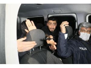 Otomobilden Havaya Ateş Açtılar, Polisten Kaçarken Drenaj Kanalına Düştüler