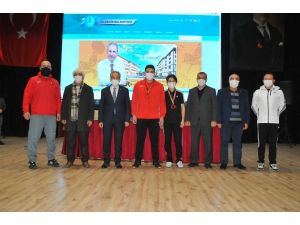 Akşehir Belediyesi’nden Başarılı Sporculara Ödül