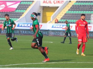 Rodallega Özel Maskeyle Sahaya Çıktı