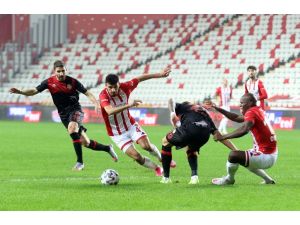 Süper Lig: Ft Antalyaspor: 2 - Fatih Karagümrük: 1 (İlk Yarı)