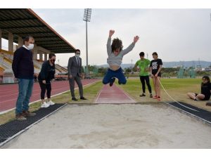 Ökkeş Demir, Atletizm Milli Takım Sporcularıyla Buluştu