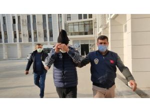 Çaldığı Cep Telefonunu Parkta Uyurken Çaldırdı