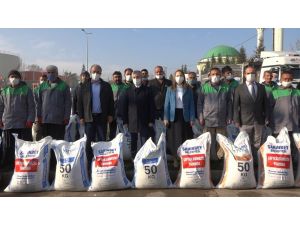 Yem Dağıtımında Yağmur İçin Dua Edildi