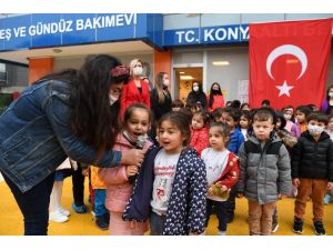 Esen, bayrak töreni coşkusuna ortak oldu