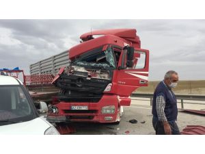 Konya’da Tır İle Pikap Çarpıştı: 2 Yaralı