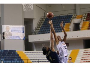 Kadınlar Basketbol Süper Ligi: Çukurova Basketbol: 64 - Fenerbahçe: 71