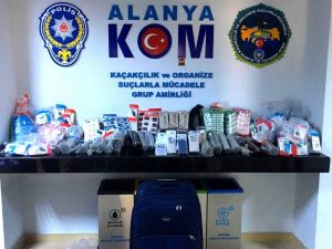 Alanya’da 55 bin 492 kaçak cep telefonu parçası ve aksesuarı ele geçirildi