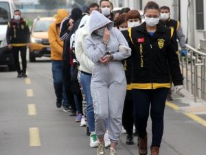 Adana’da Fuhuş Operasyonunda 5’i Kadın 14 Zanlı Gözaltına Alındı