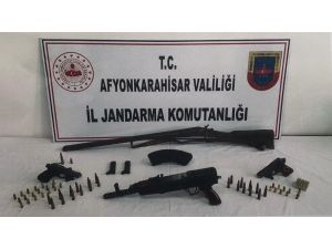 Kalaşnikof Satmaya Çalışırken Yakalandılar