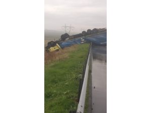 Yoldan Çıkan Tır Ters Döndü