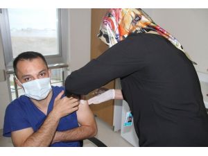 Beyşehir’de Sağlık Çalışanlarına İlk Korona Virüs Aşıyı Yapıldı