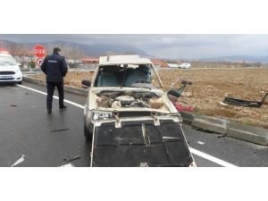 İki Otomobilin Çarpıştığı Kazada 6 Kişi Yaralandı