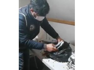 Gıda Paketinden Kaçak Cep Telefonu Çıktı