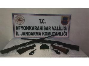 Köylüler Silah Satan İki Kişi Jandarma Tarafından Yakalandı