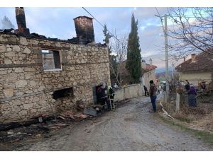 Yaşlı Kadın Evinde Çıkan Yangında Hayatını Kaybetti